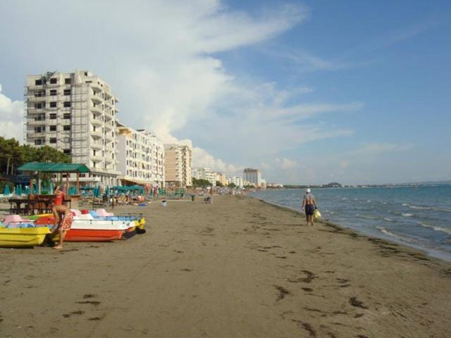 Vila M Vera Rooms With Kitchen And Apartments Durrës Eksteriør billede