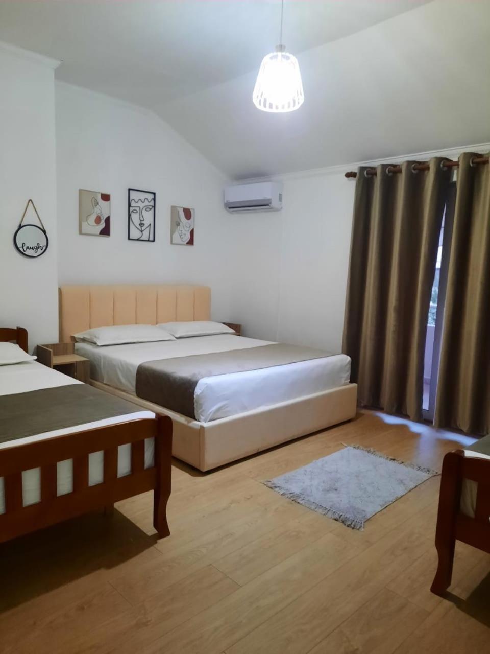 Vila M Vera Rooms With Kitchen And Apartments Durrës Eksteriør billede