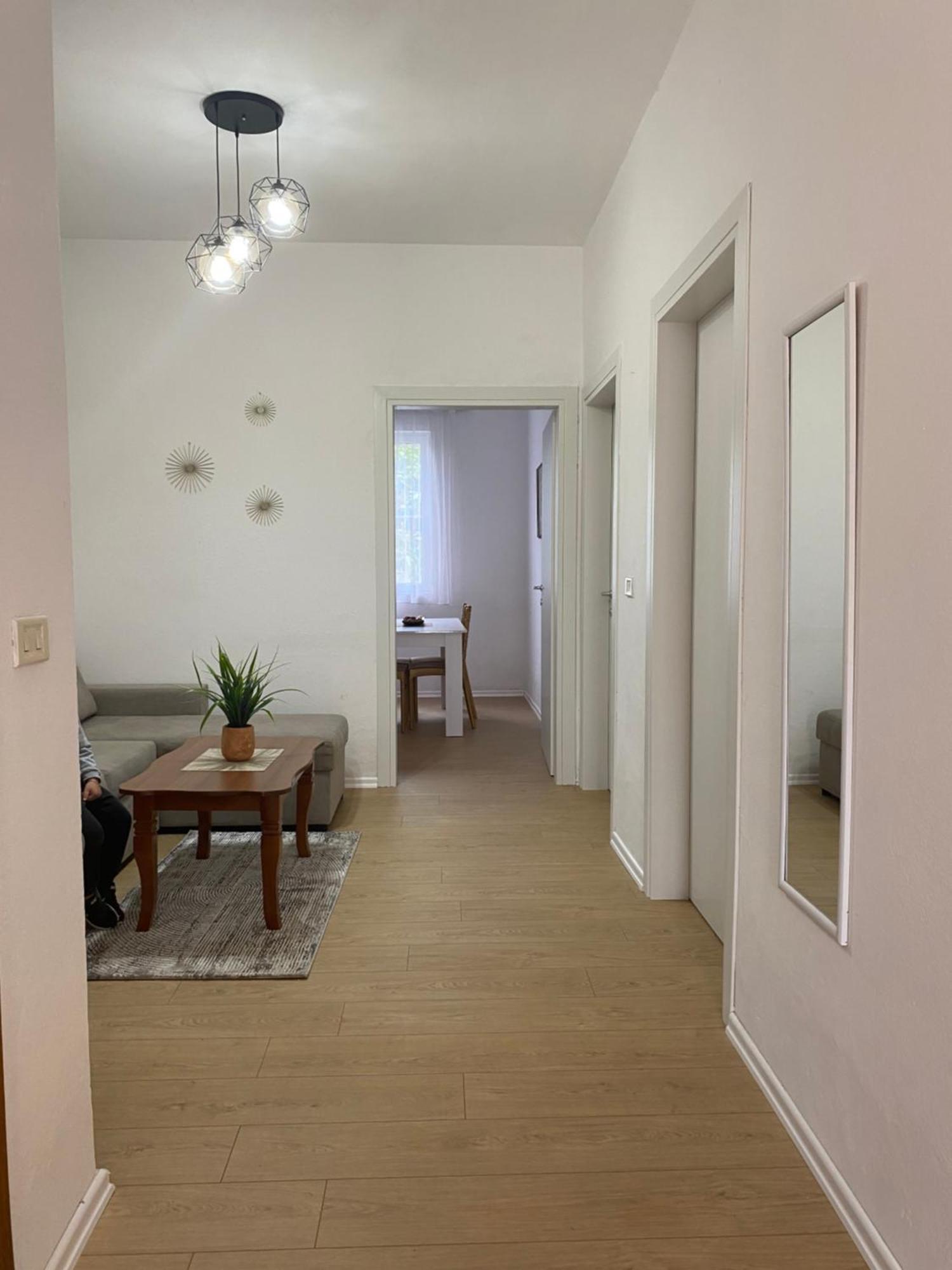 Vila M Vera Rooms With Kitchen And Apartments Durrës Eksteriør billede