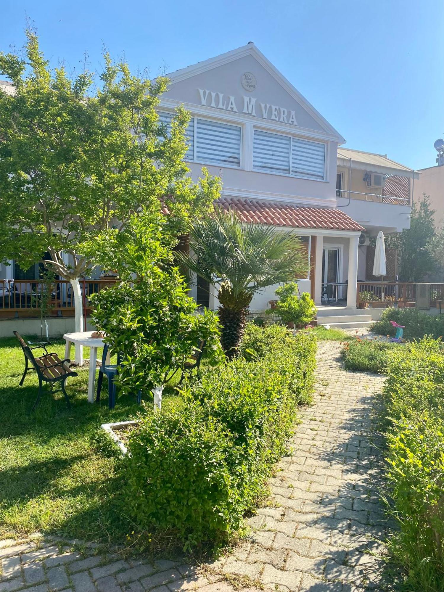 Vila M Vera Rooms With Kitchen And Apartments Durrës Eksteriør billede