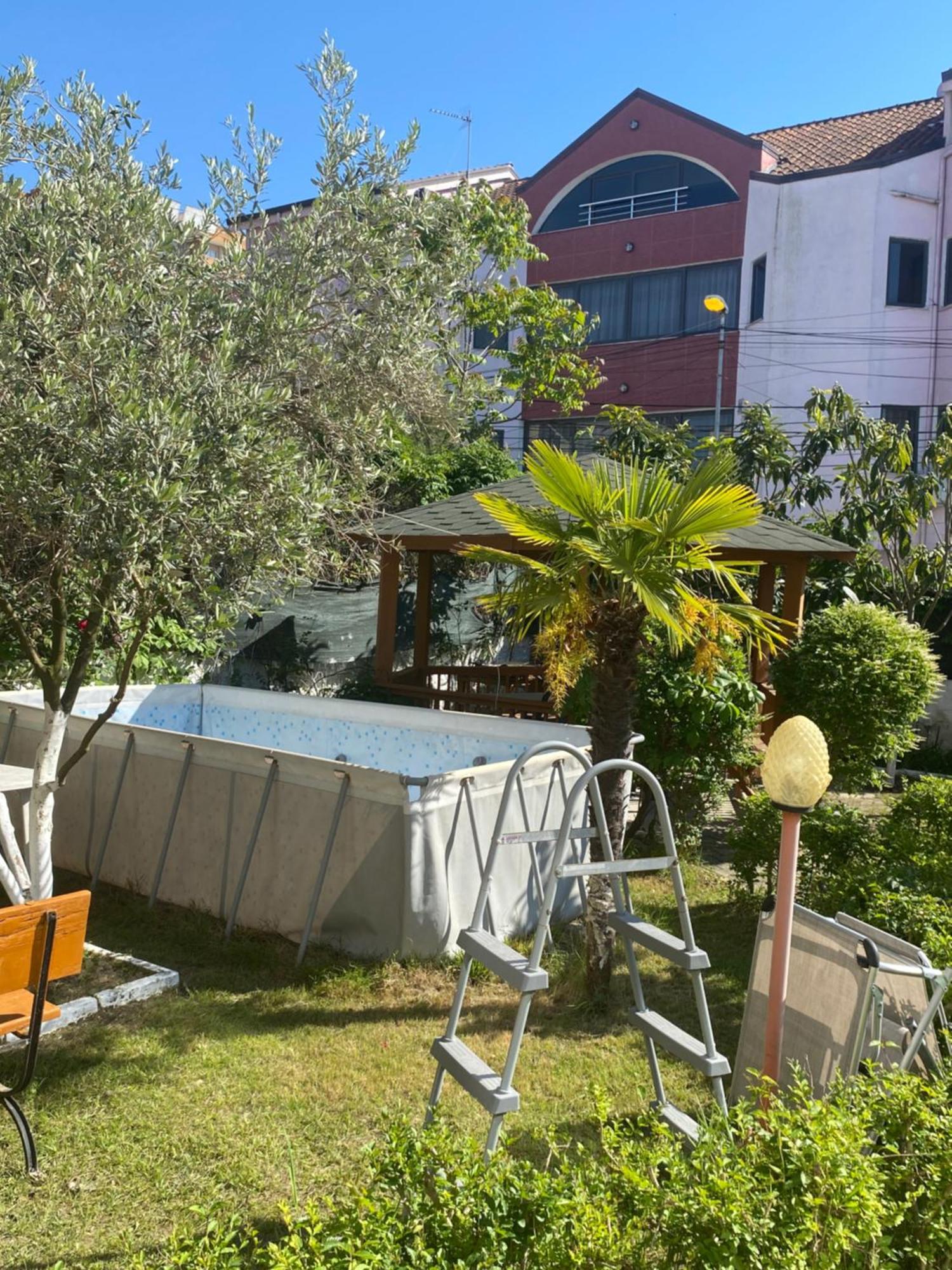 Vila M Vera Rooms With Kitchen And Apartments Durrës Eksteriør billede
