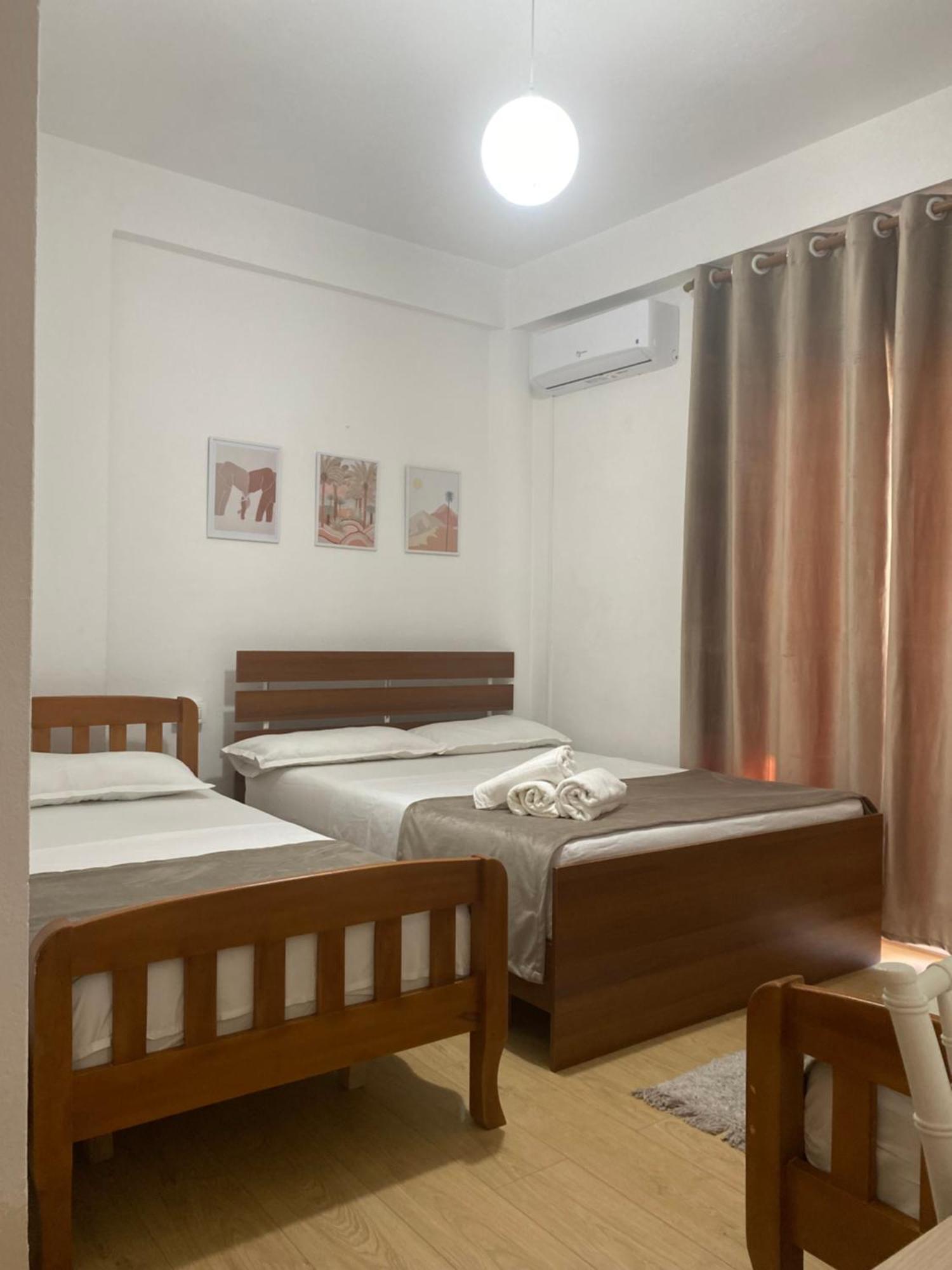 Vila M Vera Rooms With Kitchen And Apartments Durrës Eksteriør billede