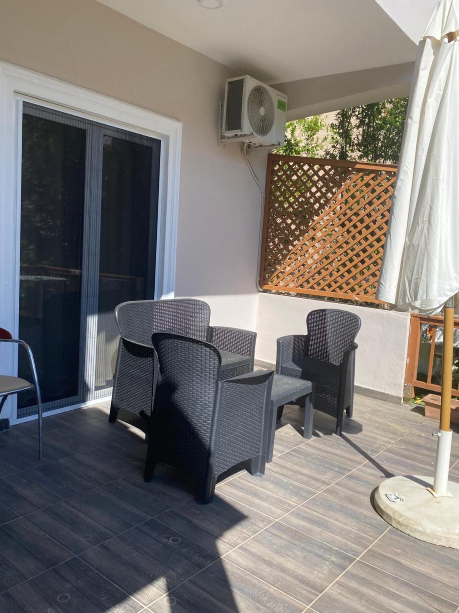 Vila M Vera Rooms With Kitchen And Apartments Durrës Eksteriør billede