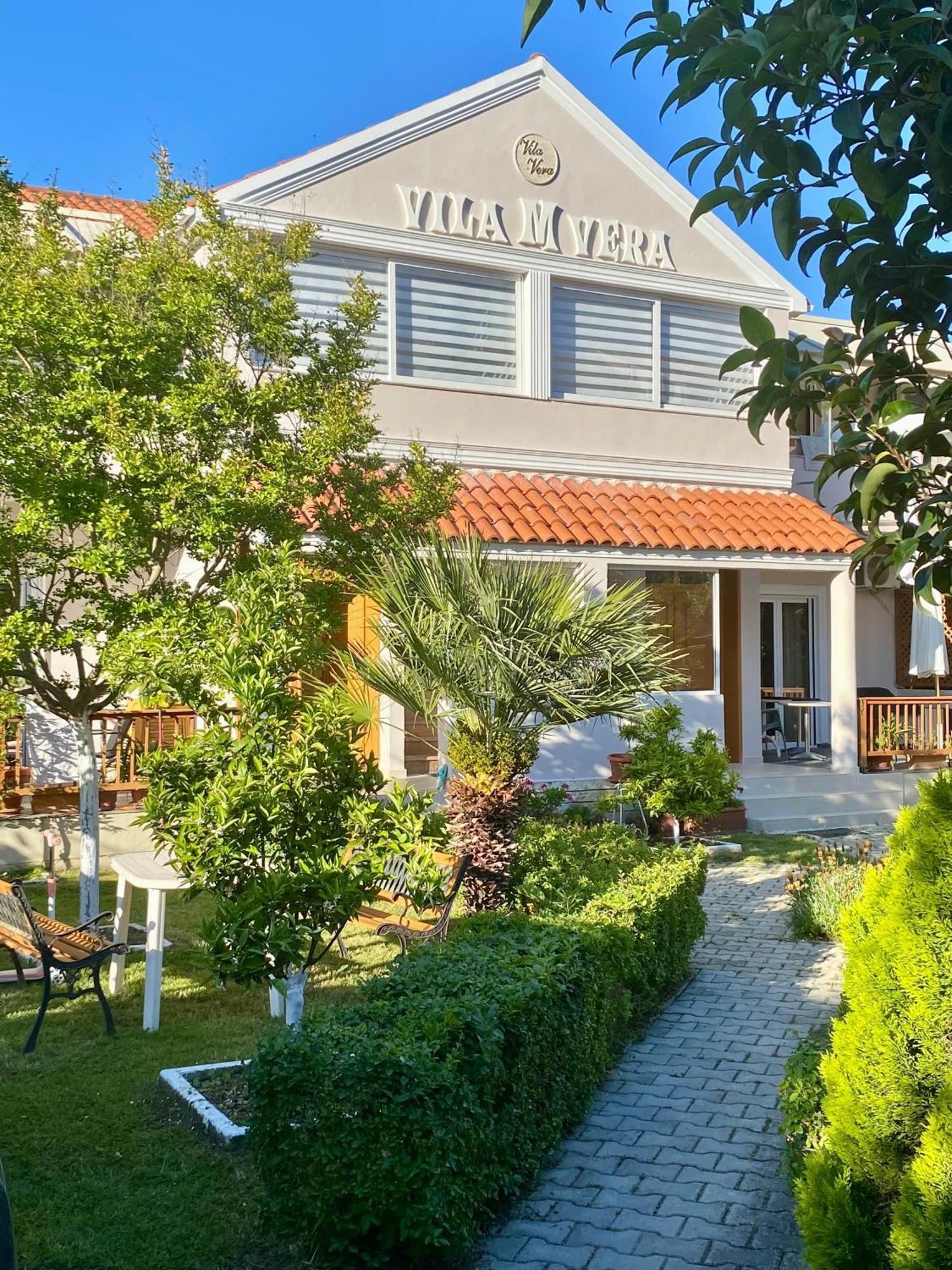 Vila M Vera Rooms With Kitchen And Apartments Durrës Eksteriør billede
